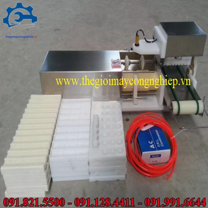 Máy xiên thịt tự động – Máy xiên que nướng tốc độ nhanh