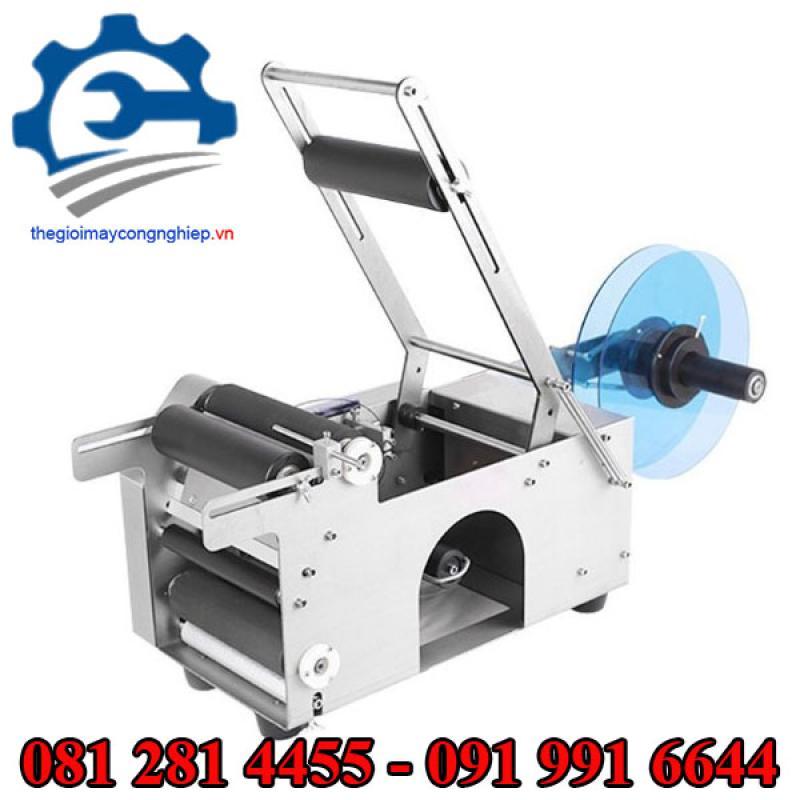 [VÌ ĐÂU] Nên ưu tiên máy dán tem nhãn chai tròn cho sản xuất?